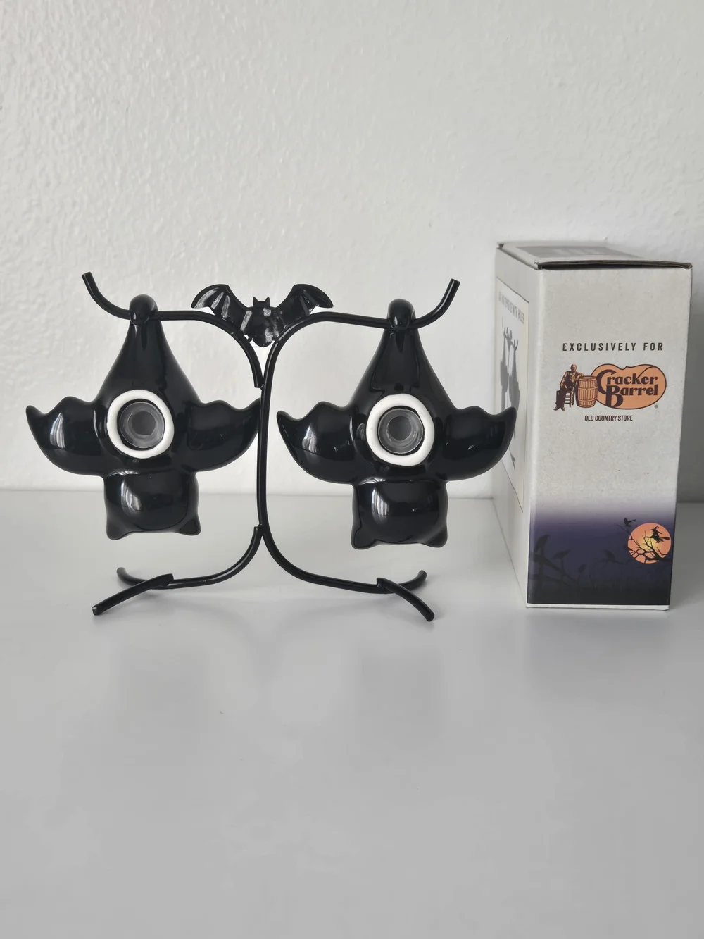 NIB Cracker Barrel Halloween Hanging Bats Salt and Pepper Shakers 3-Pc Set Black
